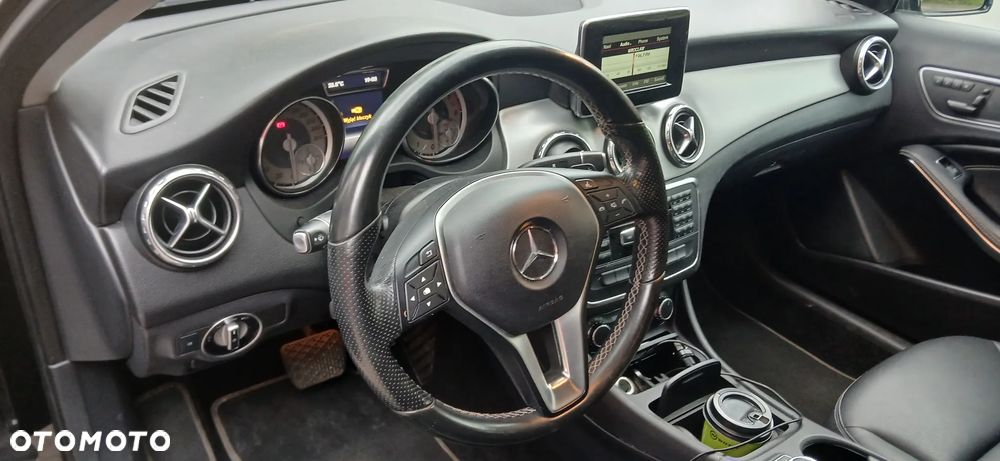 Mercedes-Benz GLA 250 7G-DCT AMG Line - 6