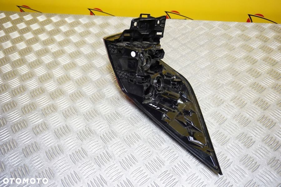 TOYOTA RAV4 2019 - 2024 LAMPA TYŁ LEWA TYLNA LED USA - 6