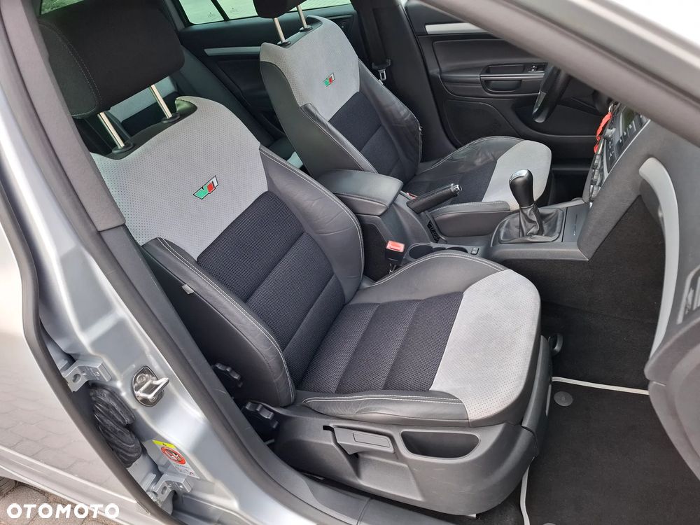 Skoda Octavia 2.0 TDI CR DPF RS - 28