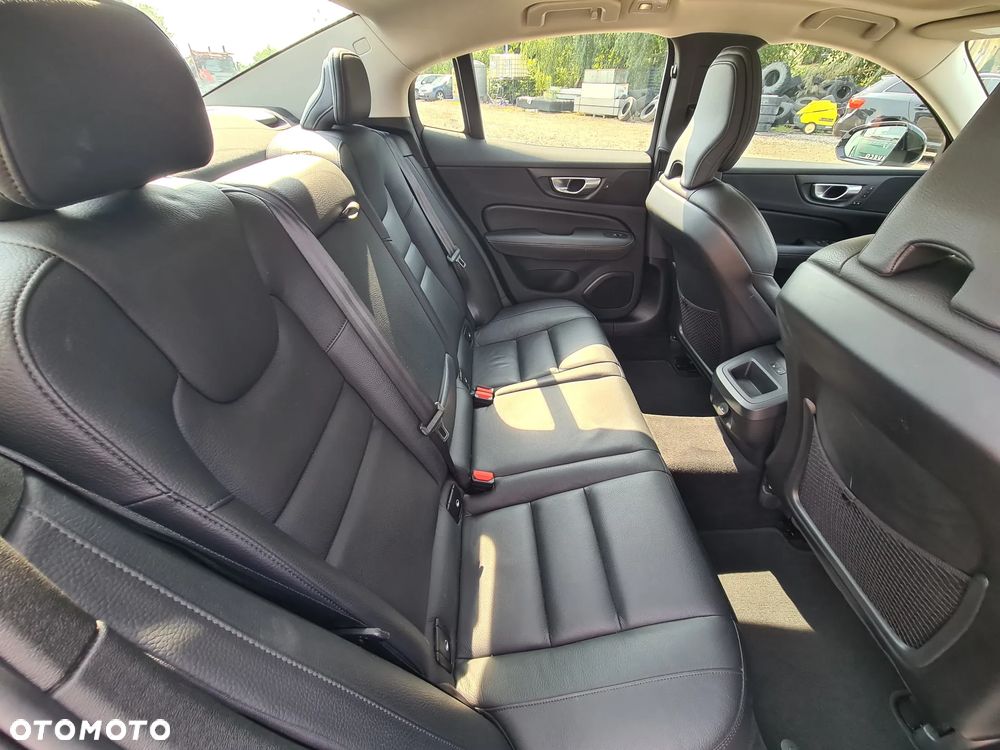 Volvo S60 B5 B AWD Plus Dark - 29