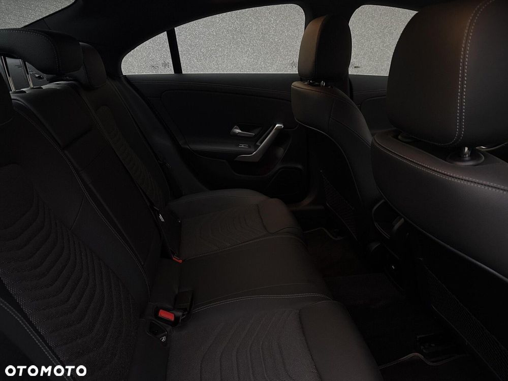 Mercedes-Benz CLA 180 Progressive 7G-DCT - 19