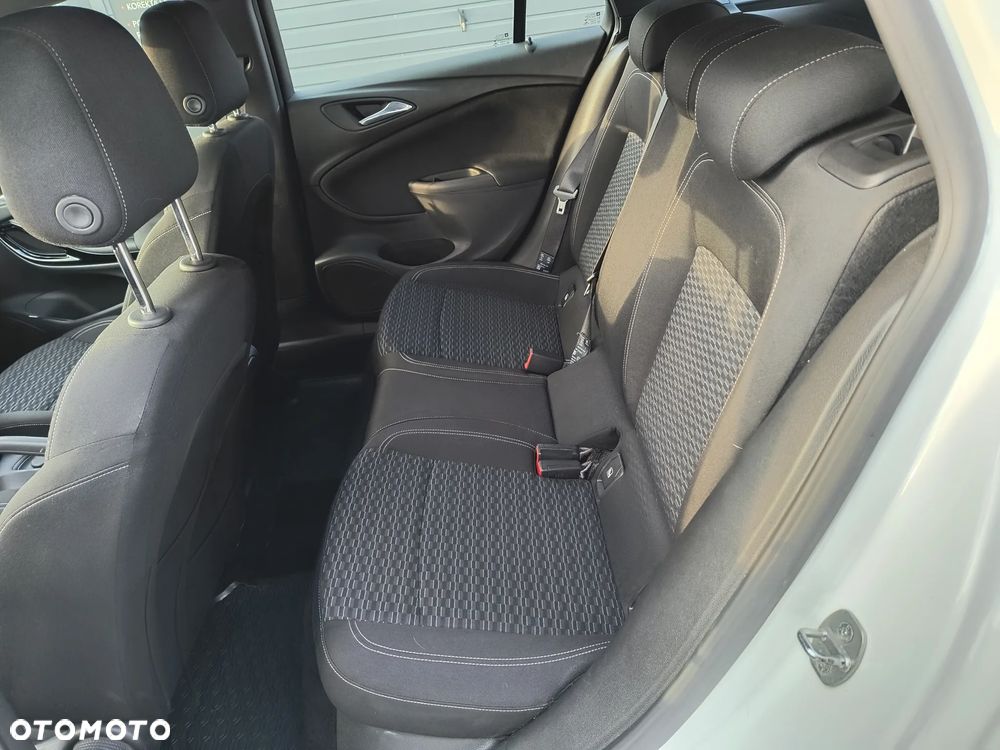 Opel Astra 1.6 T Enjoy S&S - 16