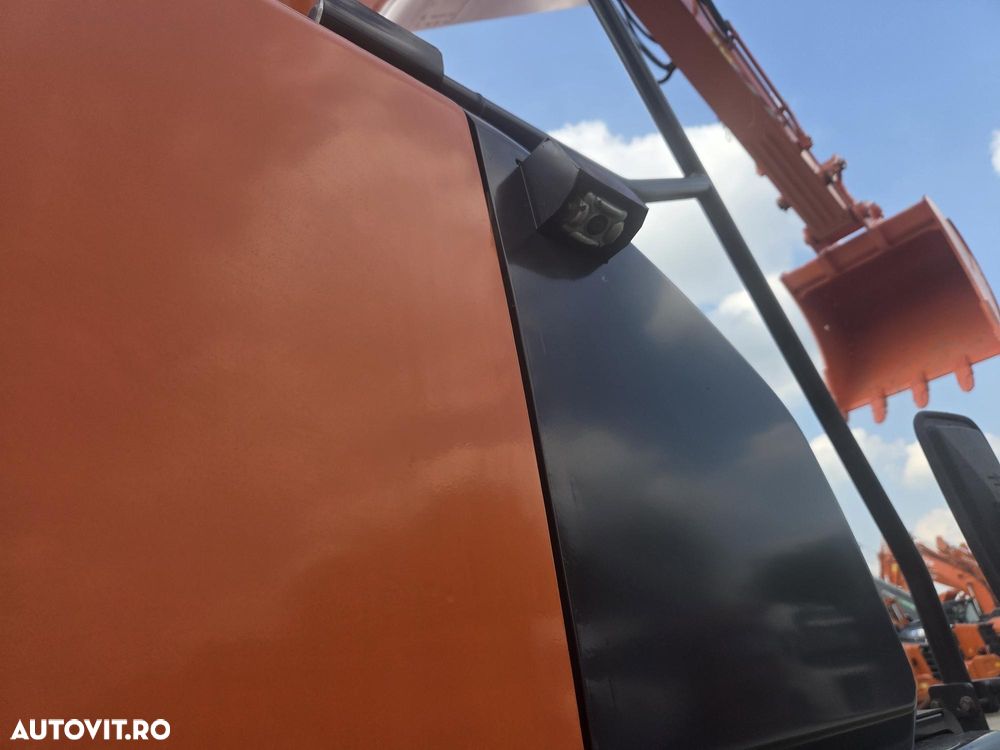 Hitachi ZX300LCN-6, 2019, 8.944h, cupa NOUA 1,8mc, 31,6tone, Ad sapare 7,5m, latime 3m, camere spate si laterale, inst picon si rotire pe brate, consum mediu 19,6l, lant 90% ok doar 721h deplasare, avertizare antirasturnare, posibl leasing-PROMOTIE 93.900Eur - 24