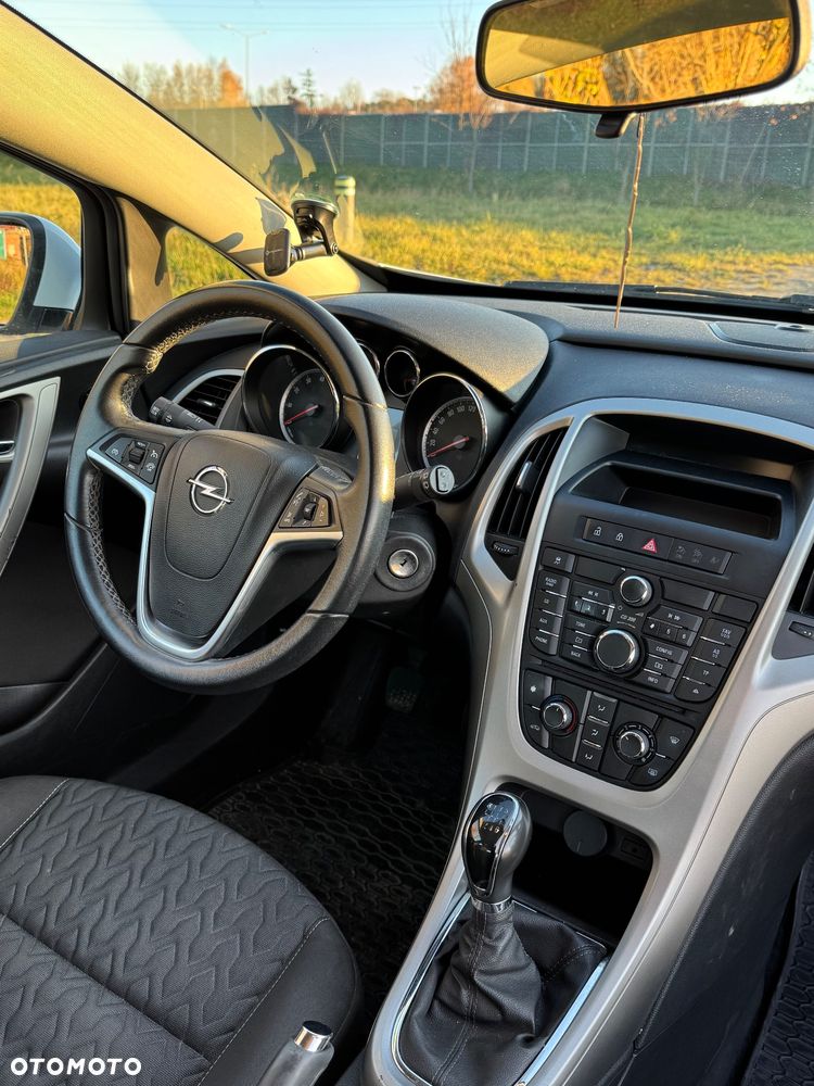 Opel Astra IV GTC 1.4 T Sport - 12