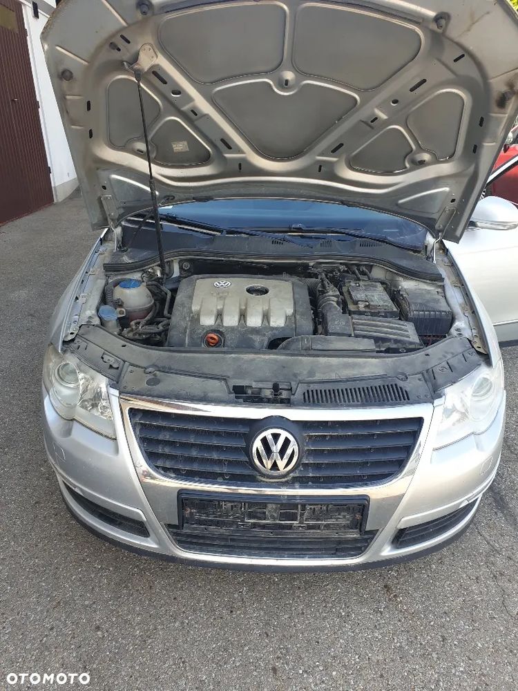 Volkswagen Passat 2,0 140 KM  z 2006r. - 4