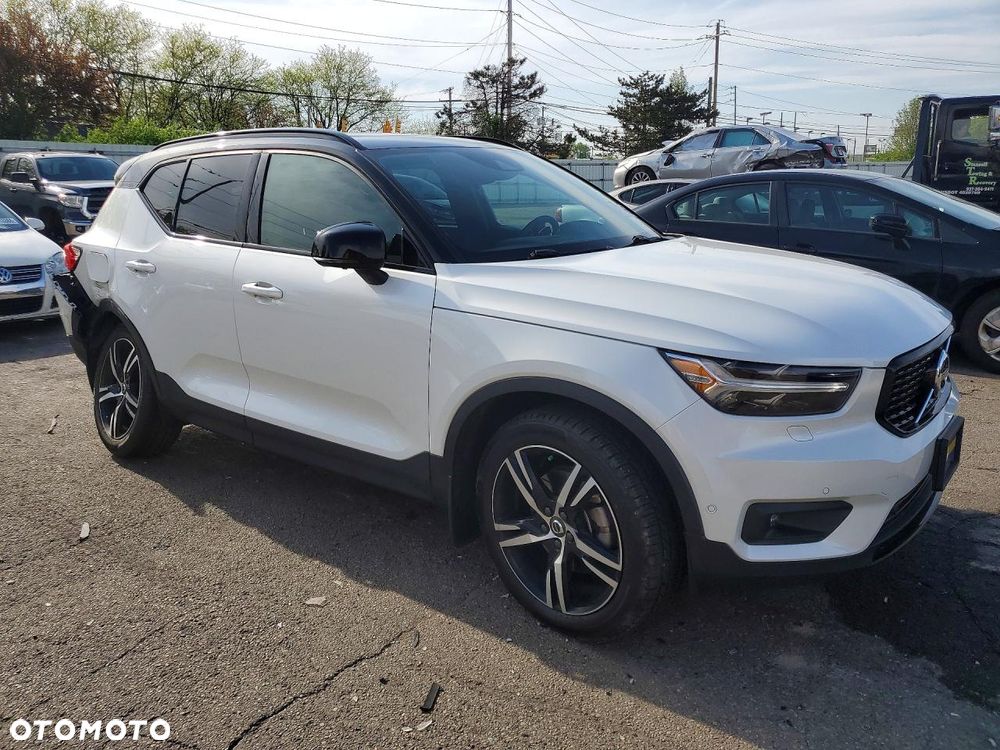 Volvo XC 40 T5 AWD R-Design - 3