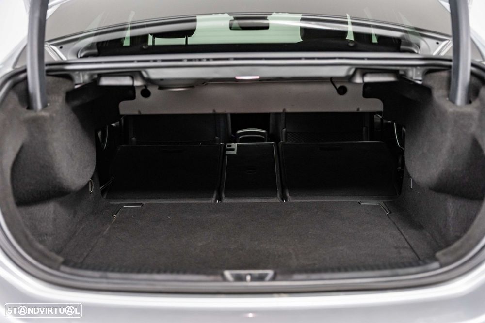 Mercedes-Benz A 180 d AMG Line Aut. — fotografia 14