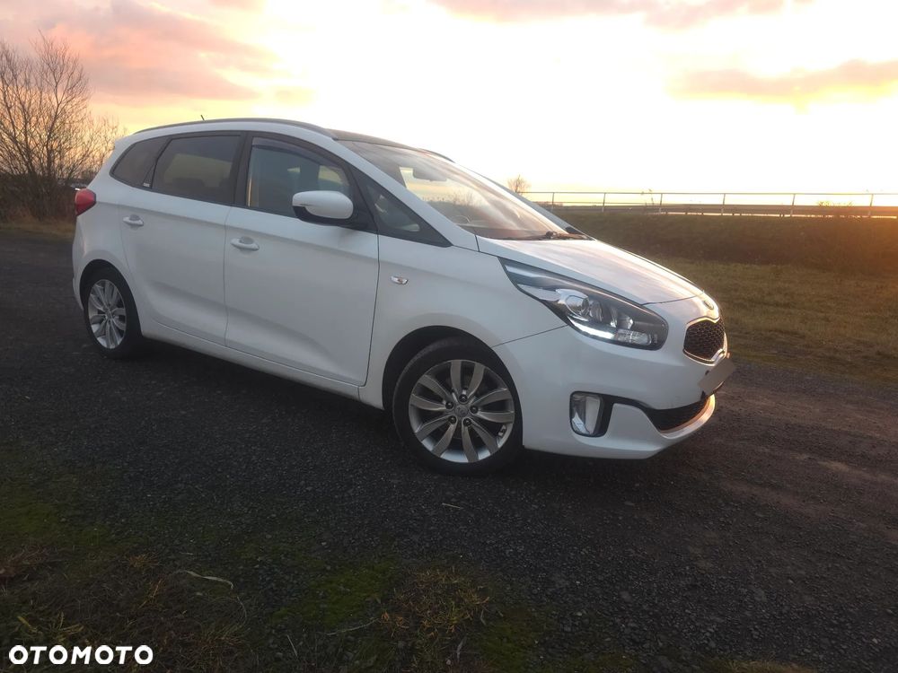 Kia Carens ver-1-7-crdi-xl-7os - 1