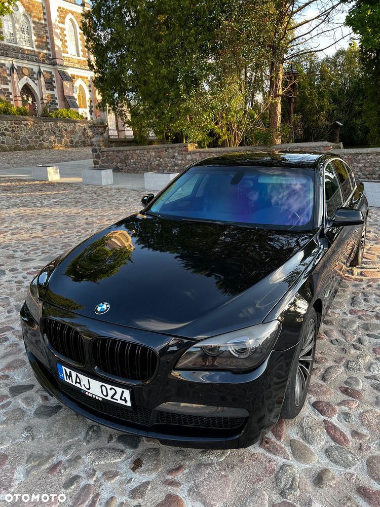 BMW Seria 7 740i - 1