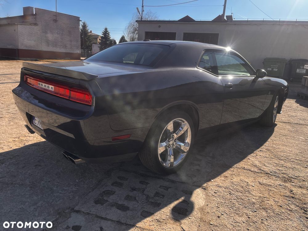 Dodge Challenger - 8