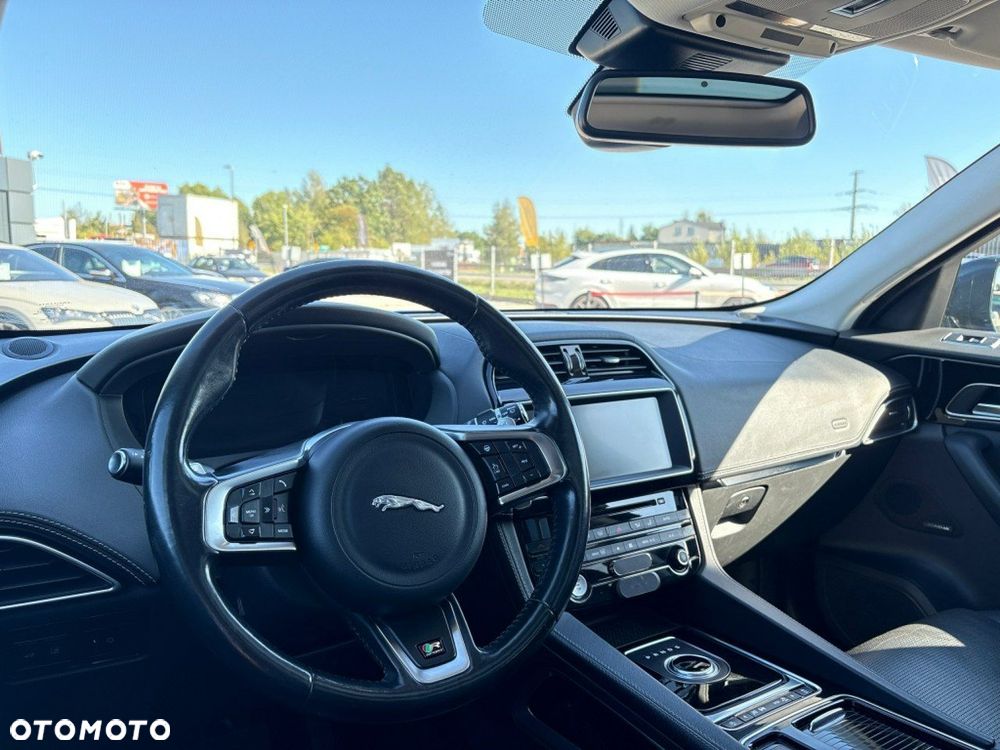 Jaguar F-Pace - 15