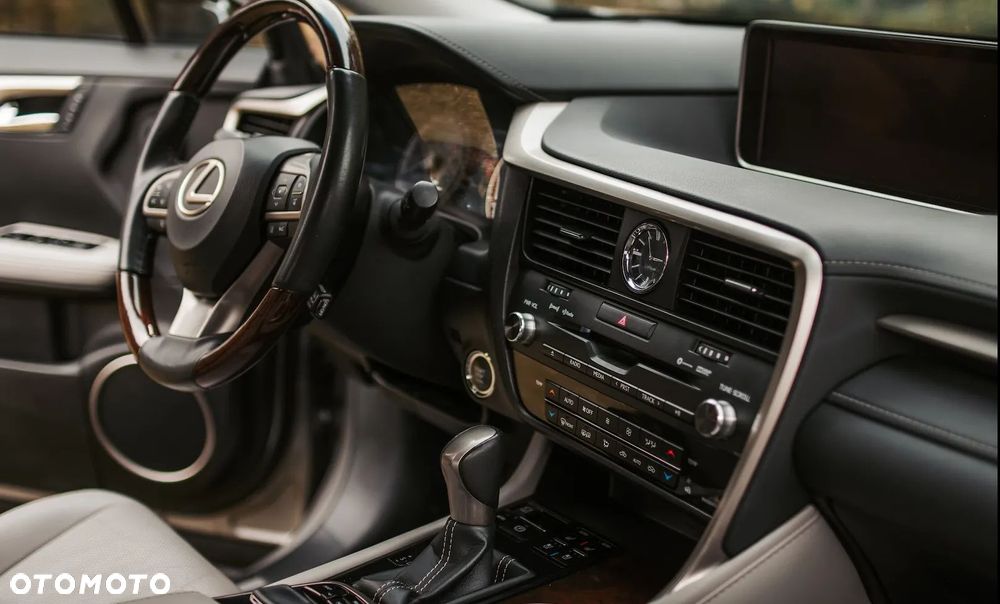 Lexus RX - 12