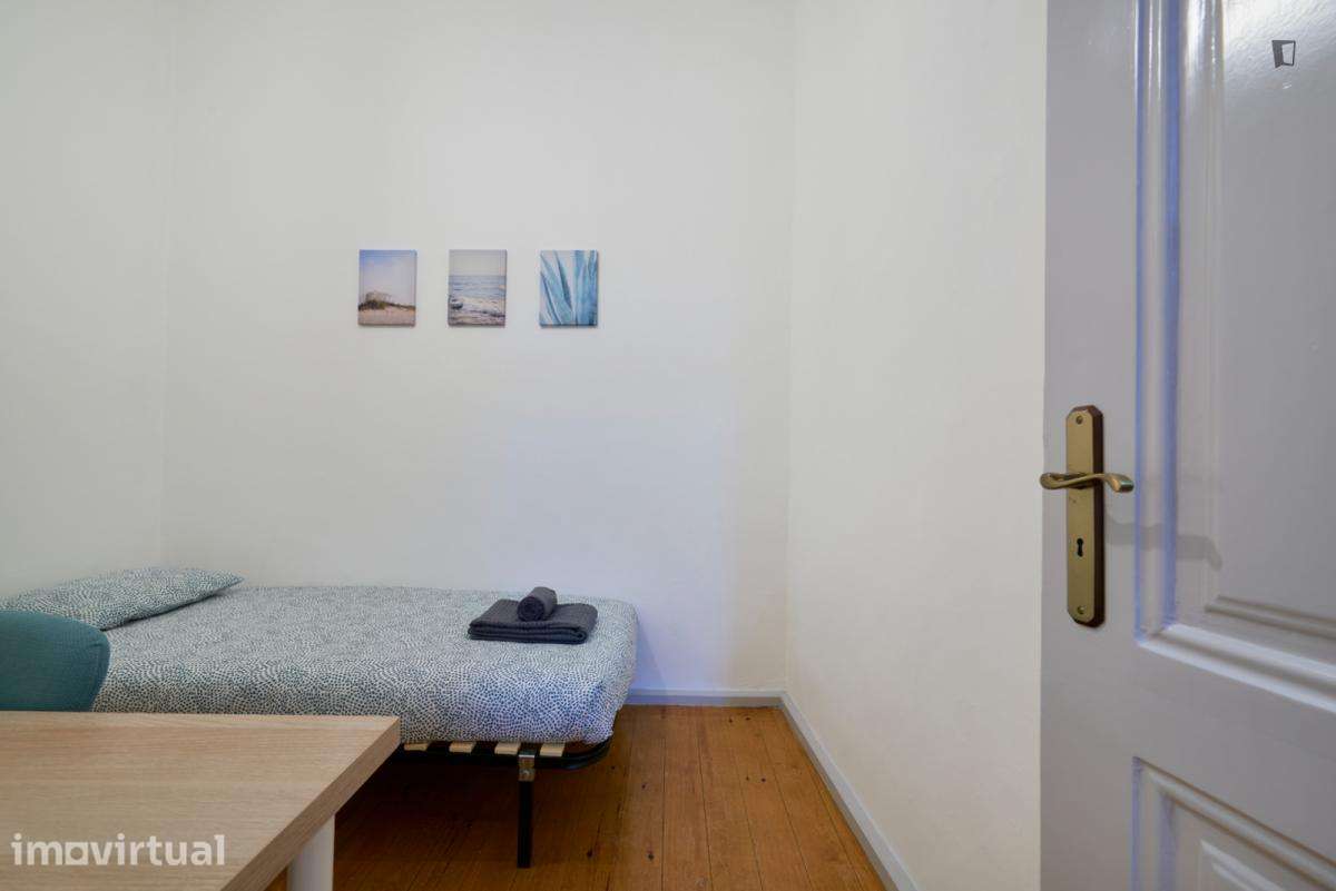 Quarto - localizado em Penha Lisbon - Grande imagem: 2/37