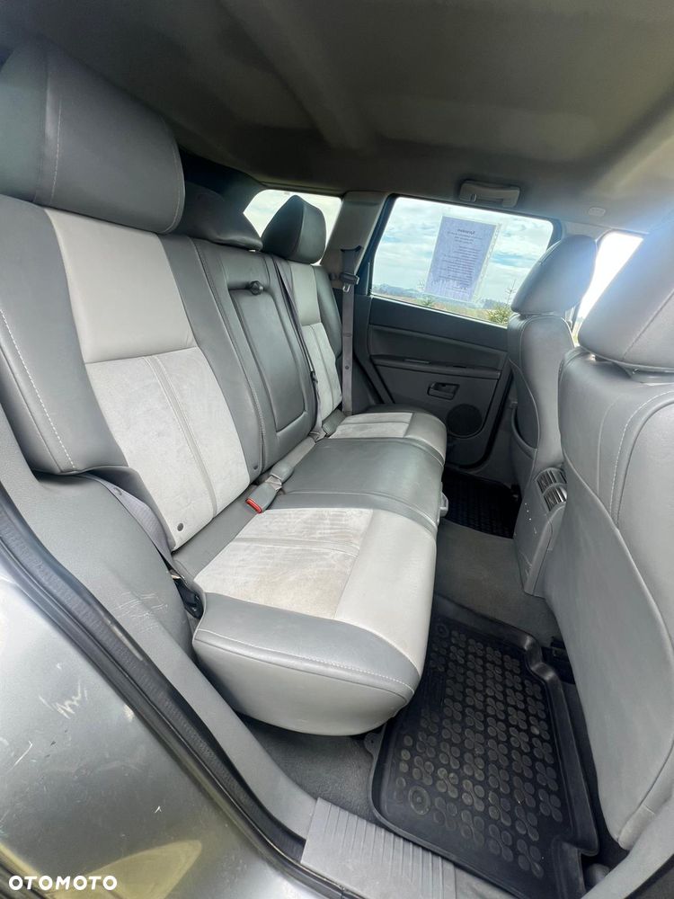 Jeep Grand Cherokee - 12
