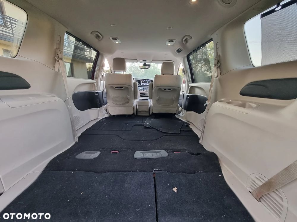 Chrysler Pacifica - 12