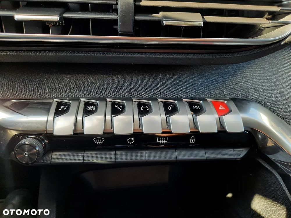 Peugeot 3008 1.5 BlueHDi Road Trip S&S EAT8 - 37