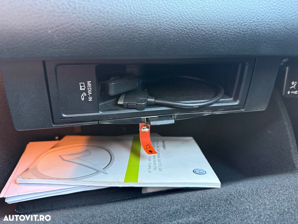 Volkswagen Passat Variant 2.0 TDI BlueMotion Technology DSG Highline - 16