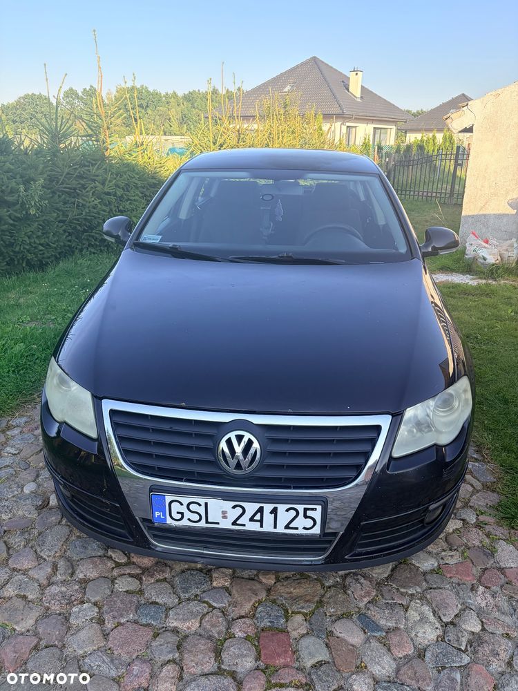 Volkswagen Passat 2.0 Basis - 1