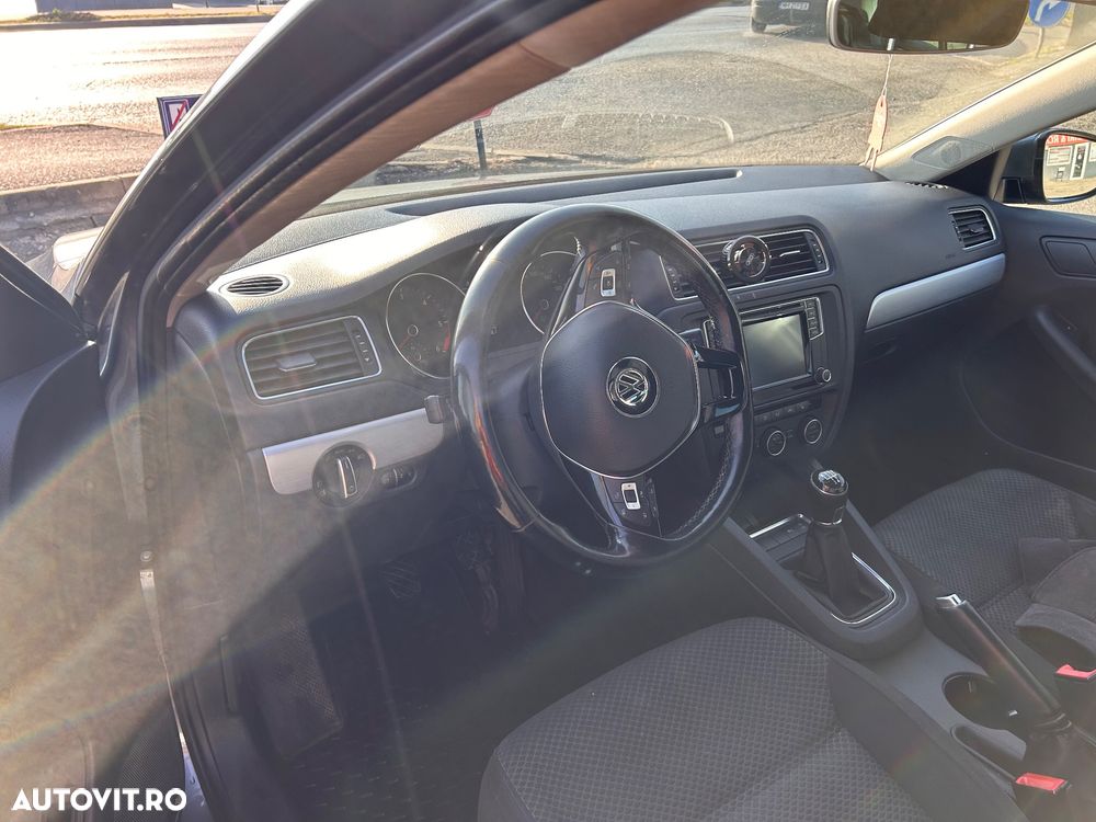 Volkswagen Jetta 2.0 TDI Comfortline - 5