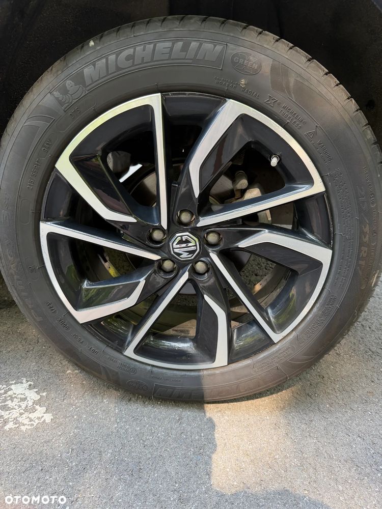 MG ZS - 8