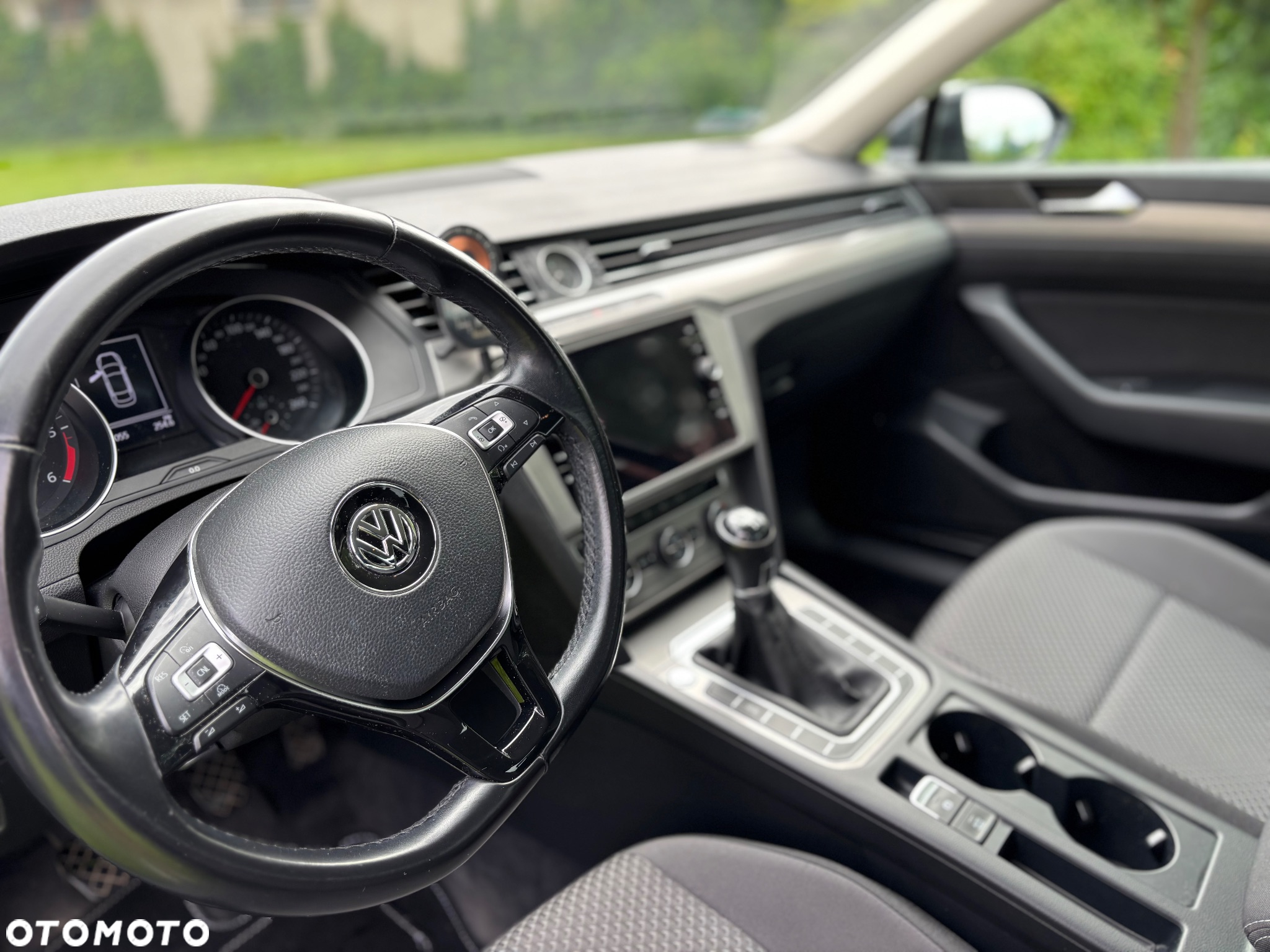 Volkswagen Passat 2.0 TDI SCR Trendline - 8