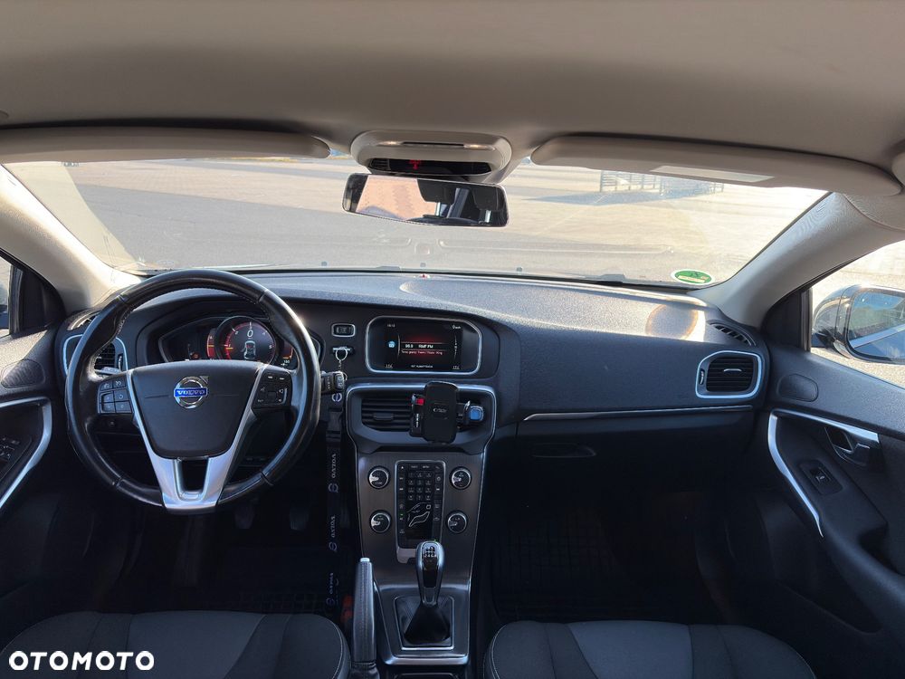 Volvo V40 D4 Momentum - 13