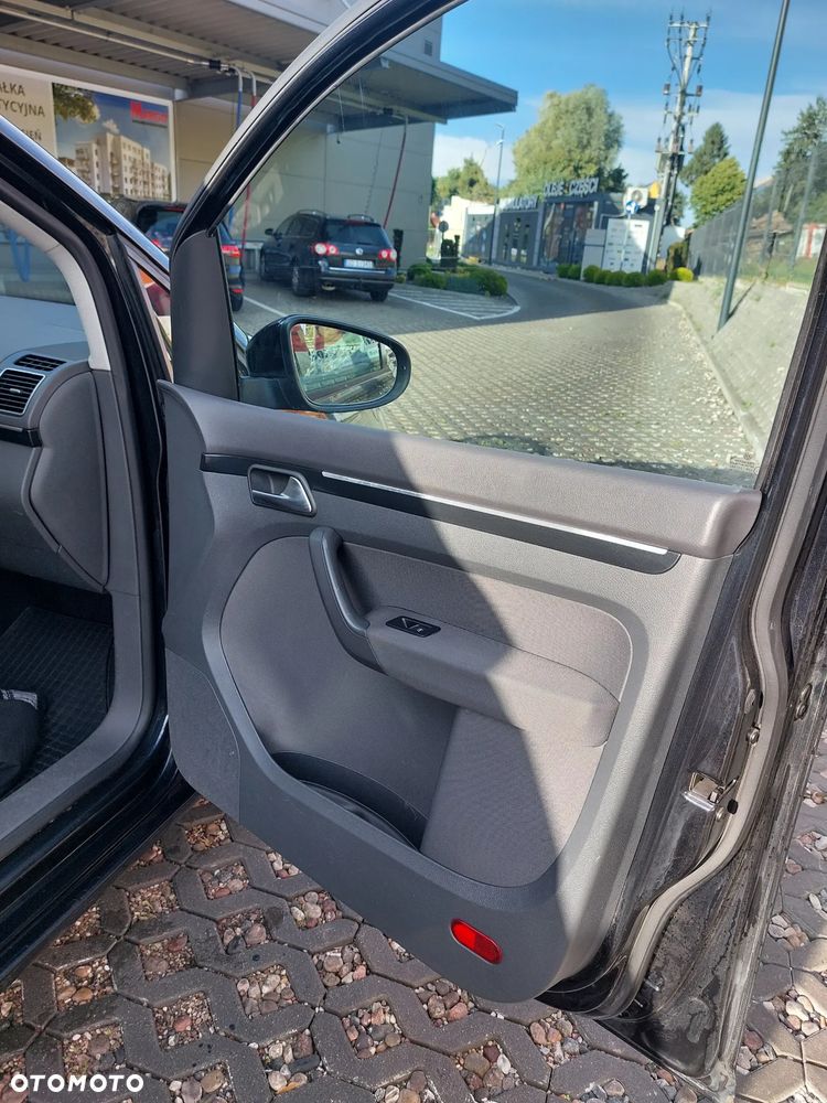 Volkswagen Touran - 25