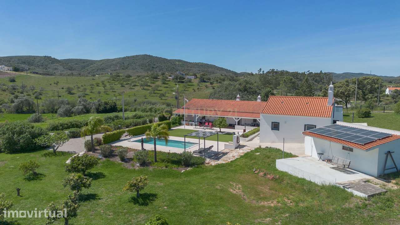Moradia T4 com Piscina e Jardins – Próxima da Barragem do Funcho - Grande imagem: 2/42
