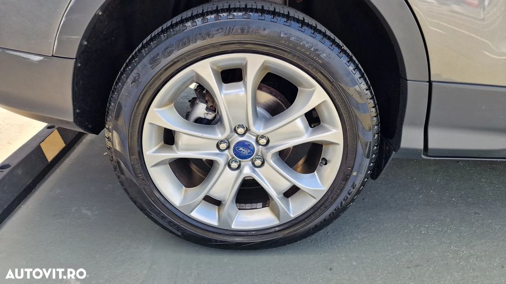 Ford Kuga 1.6 EcoBoost 4x4 Aut. Titanium - 24