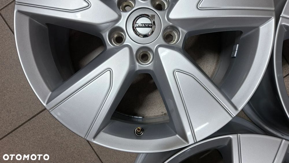 Felgi Aluminiowe 17 Volvo XC 40 5x108 ET 50.5 - 12