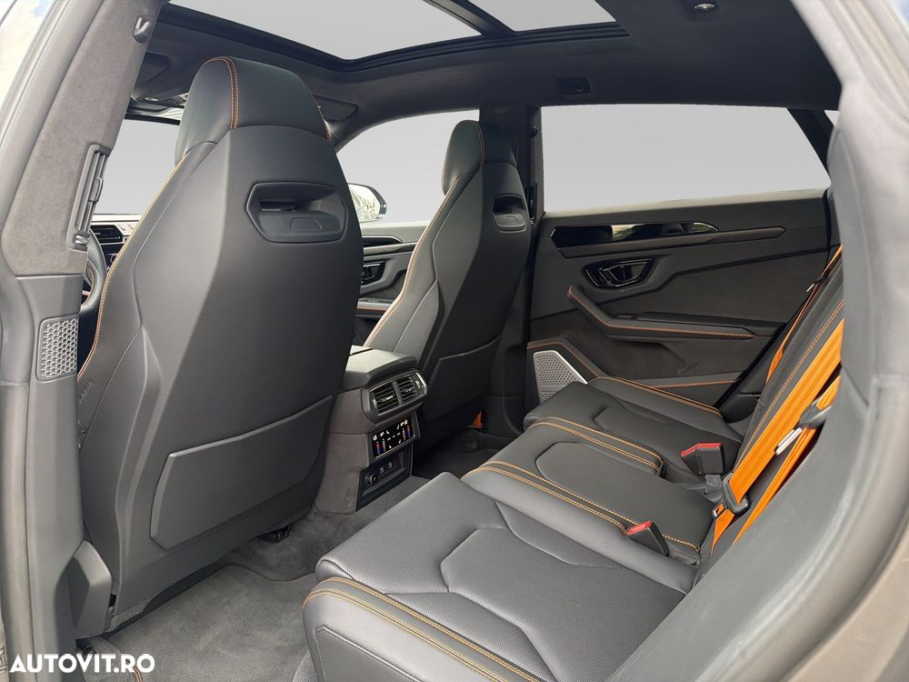 Lamborghini URUS - 12