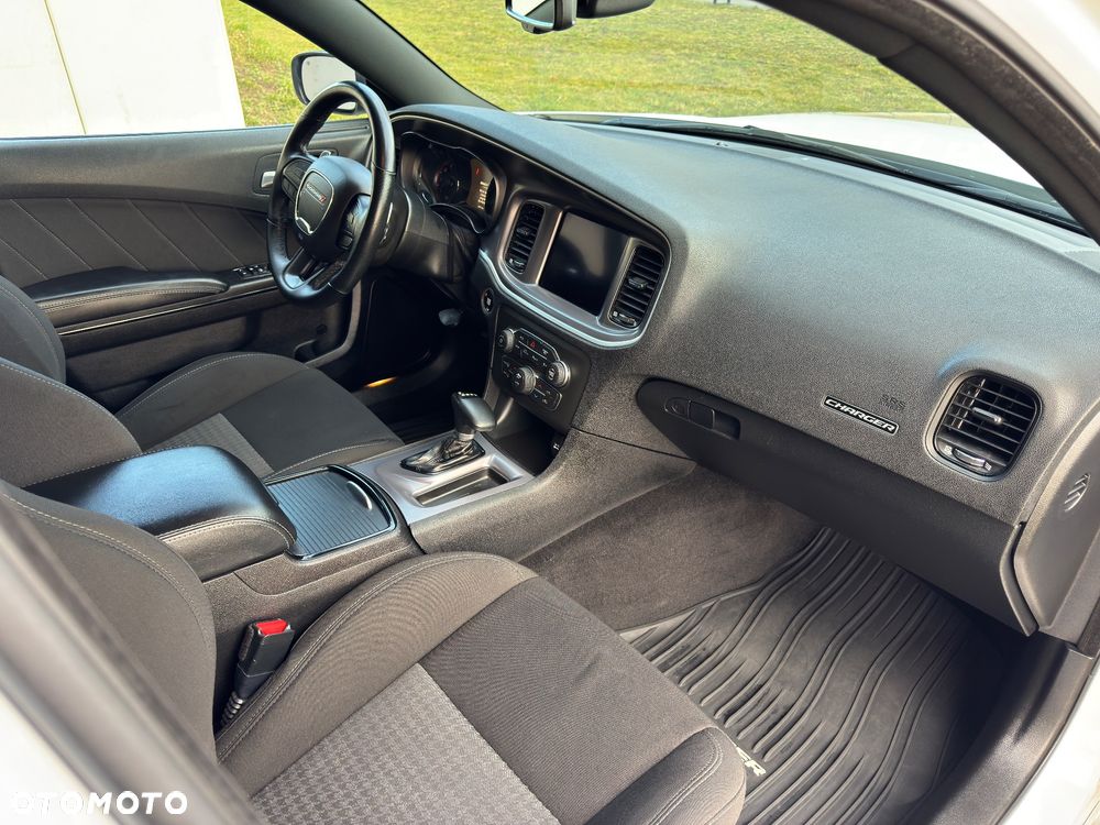 Dodge Charger 5.7 R/T - 22