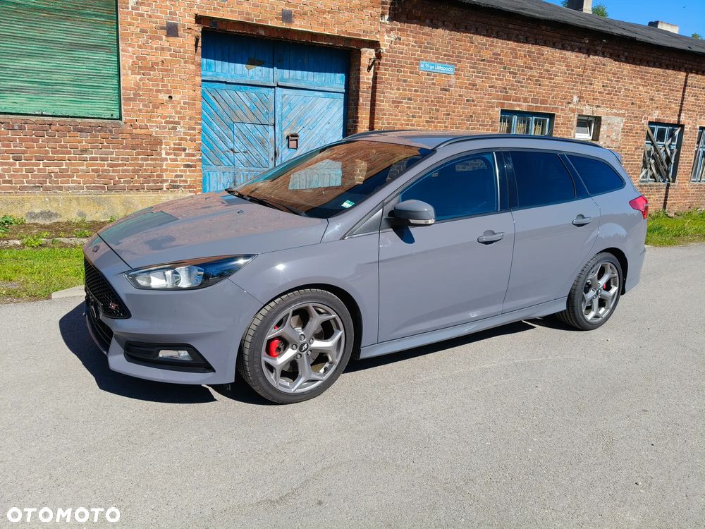 Ford Focus 2.0 EcoBoost ST mit Leder-Exclusiv-Paket - 2