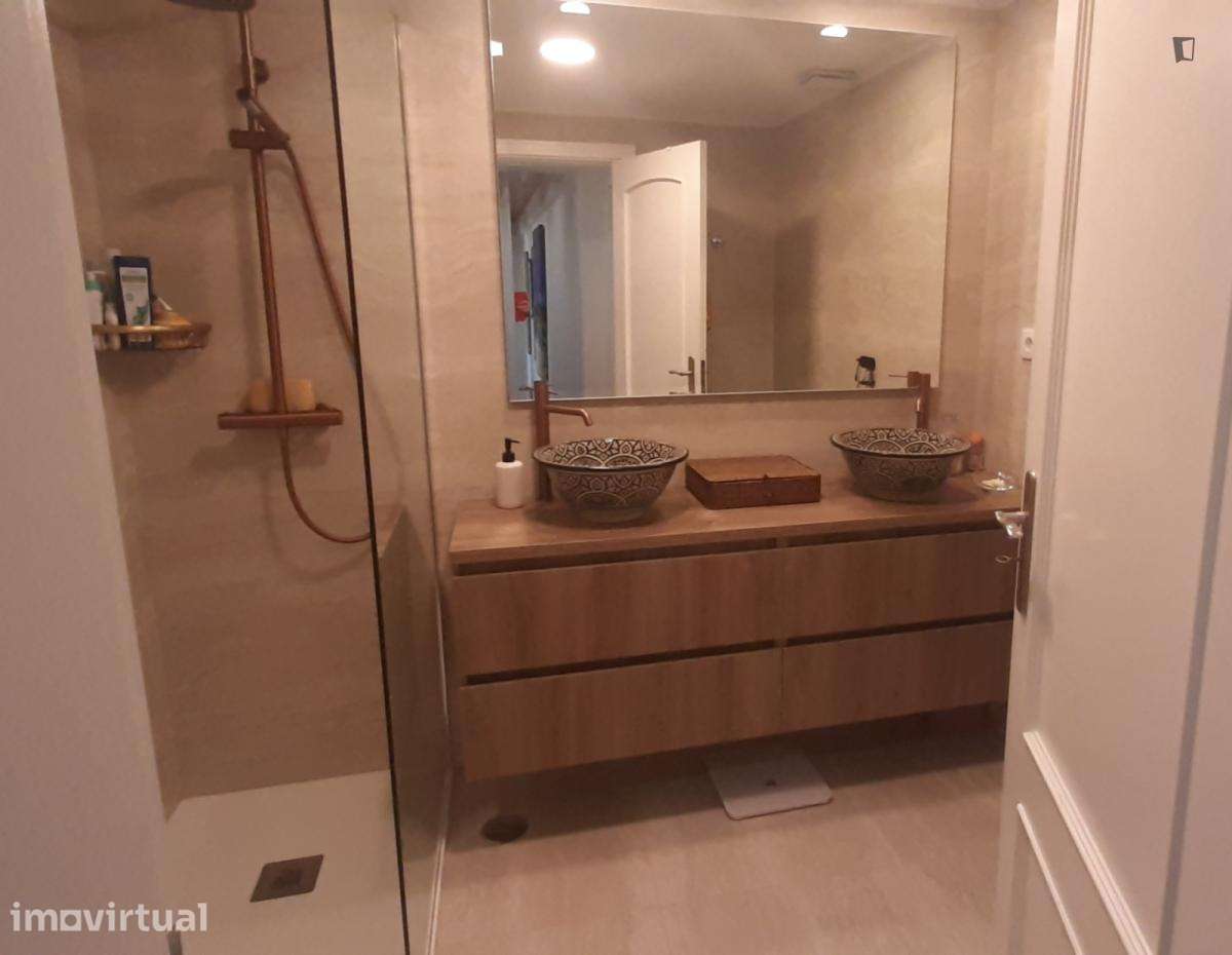 Quarto - localizado em Algés Lisbon - Grande imagem: 2/11