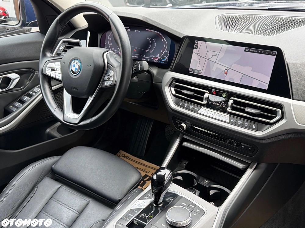 BMW Seria 3 320e Sport Line - 16