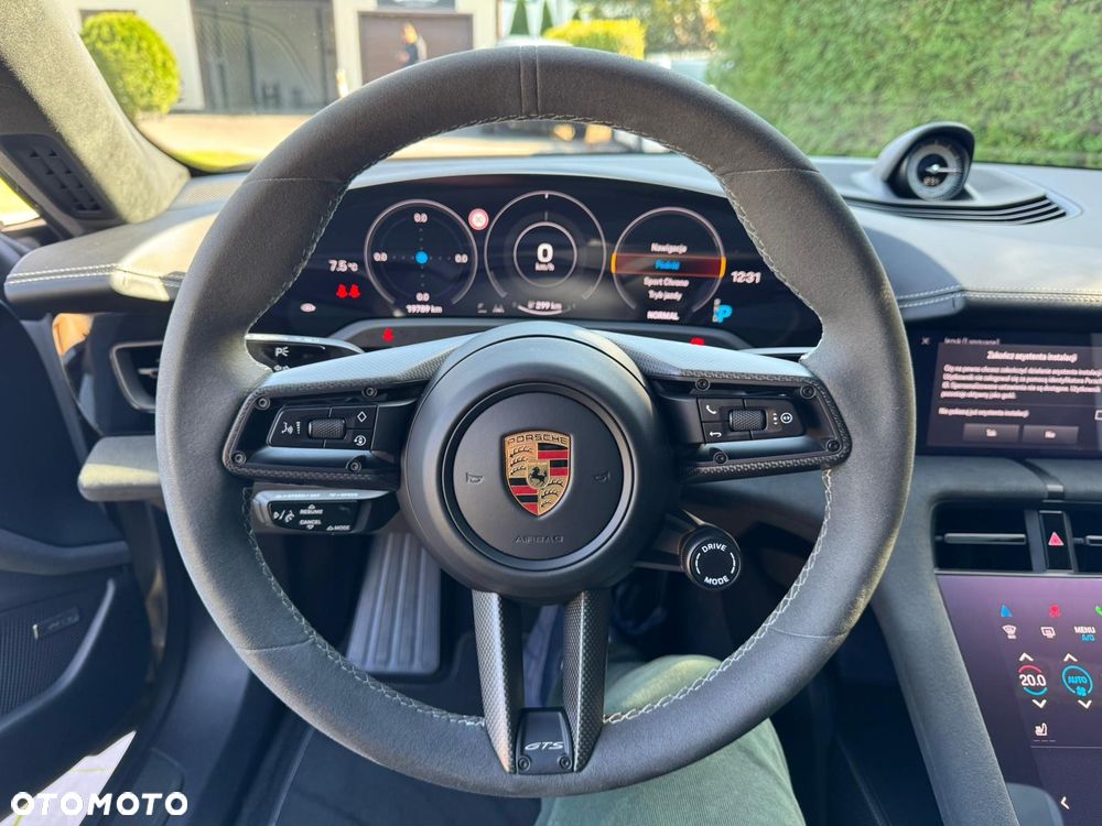 Porsche Taycan - 8