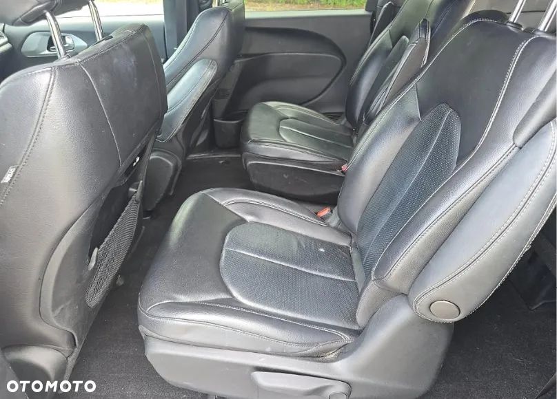 Chrysler Pacifica - 11