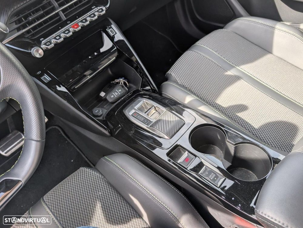 Peugeot e-2008 54 kWh GT - 14