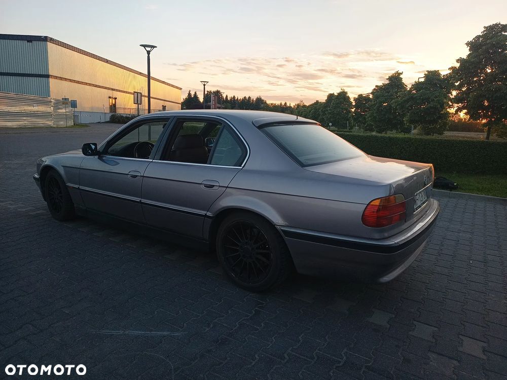 BMW Seria 7 740i V8 - 9