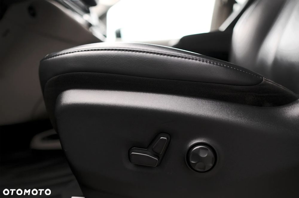 Chrysler Pacifica - 28