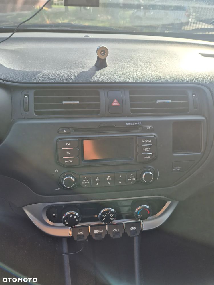 Kia Rio - 10