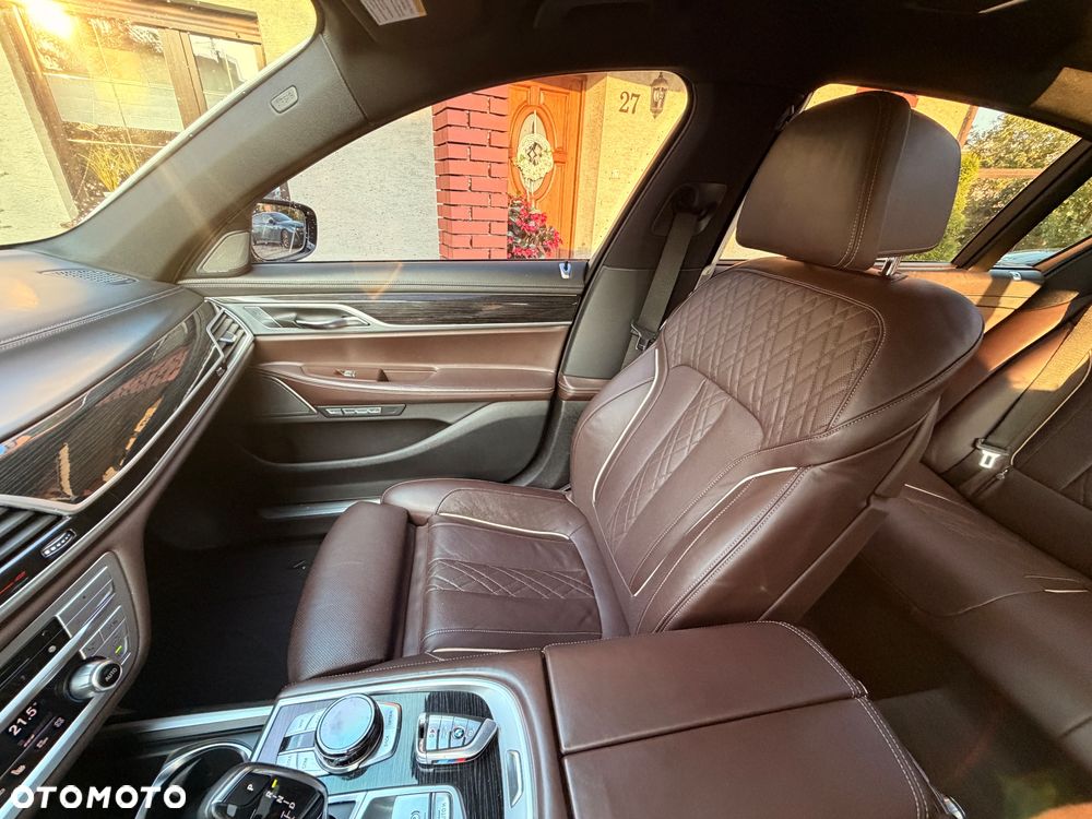 BMW Seria 7 740Li - 36