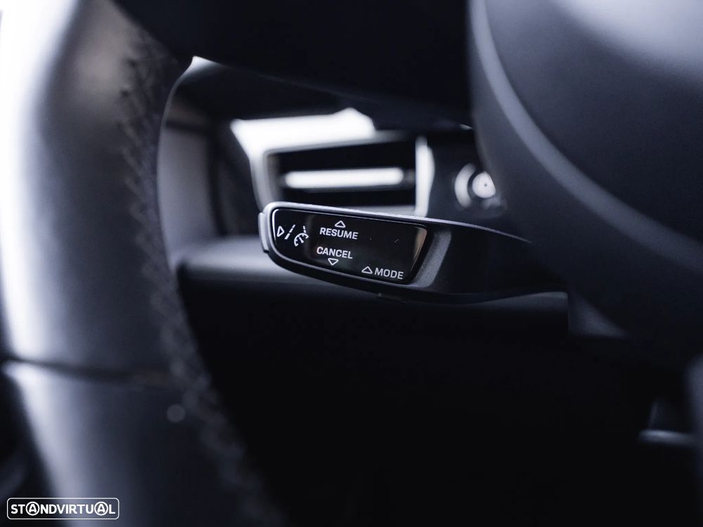 Porsche Taycan Cross Turismo 4S - 17