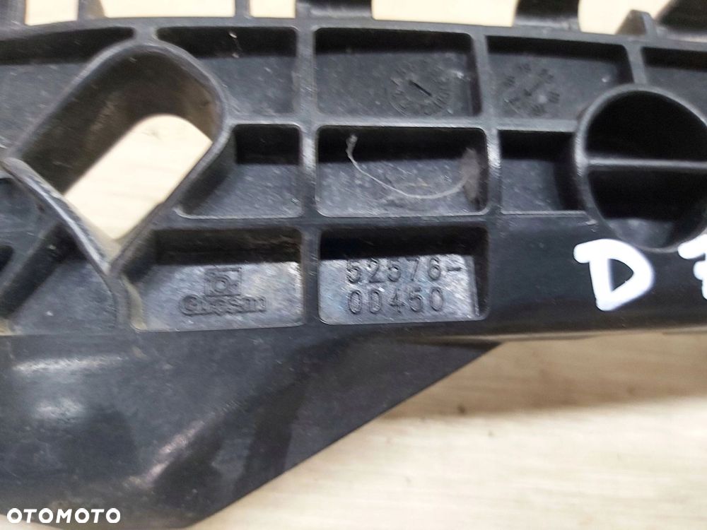 Toyota Yaris III II Lift 18-21r ślizg zderzaka lewy tył 52576-0D450 - 4