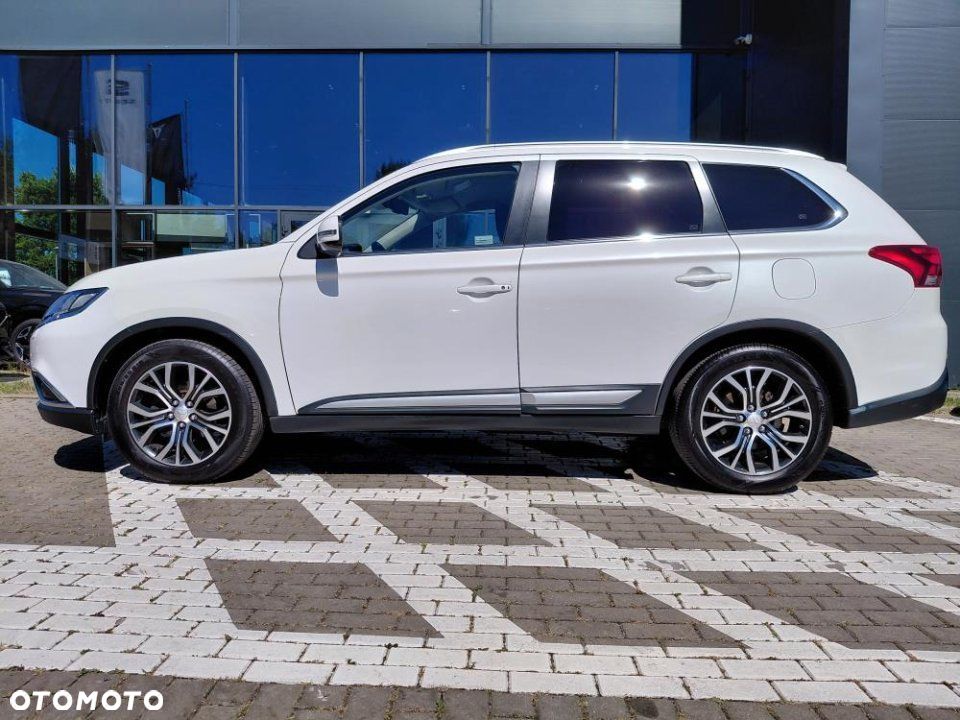 Mitsubishi Outlander - 2