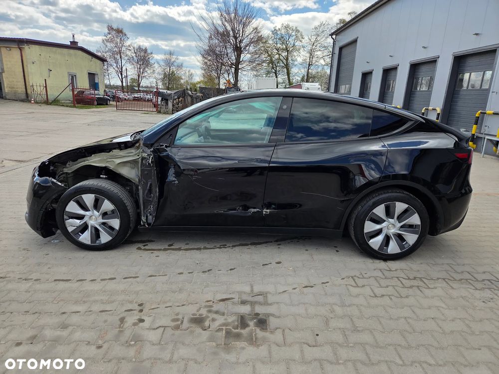 Tesla Model Y - 5