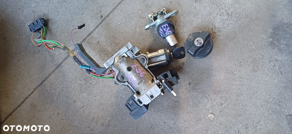 BMW e36 sedan 93 stacyjka deska schowek nosek klapa - 1