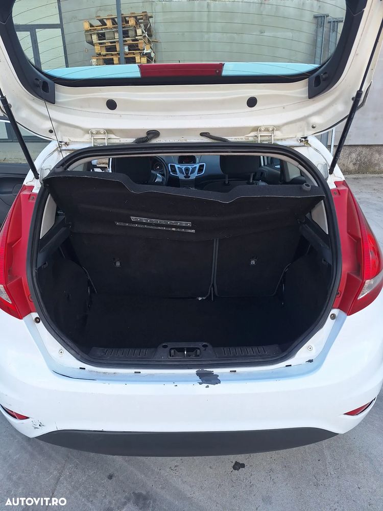 Ford Fiesta 1.4 TDCI Ambiente - 12