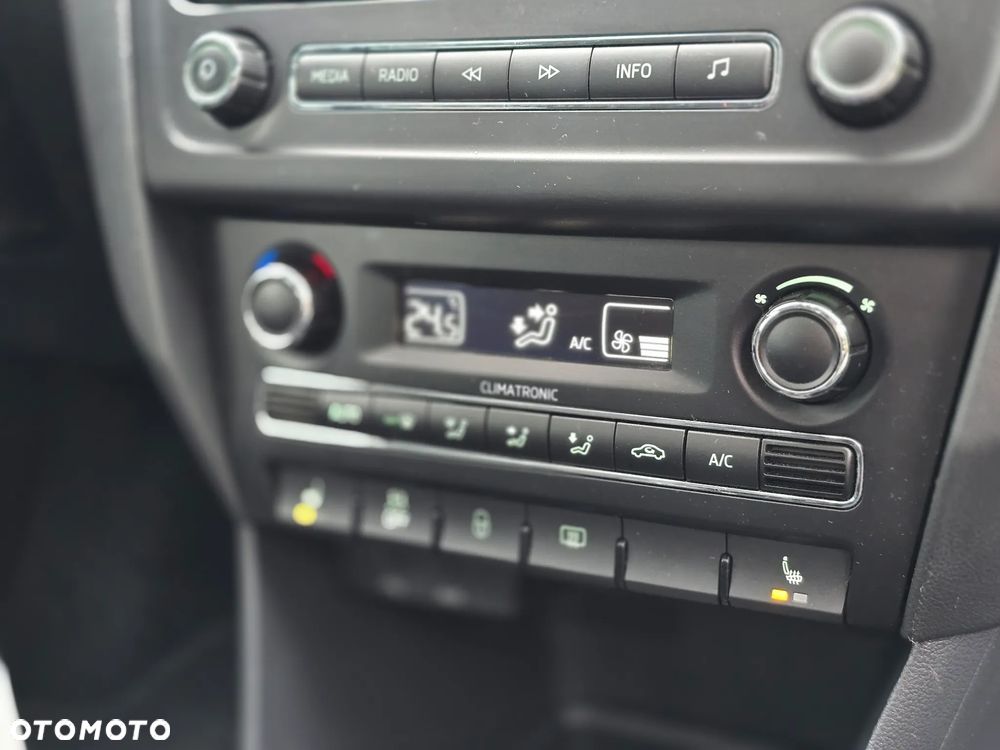 Skoda RAPID 1.2 TSI Ambition Green tec - 26