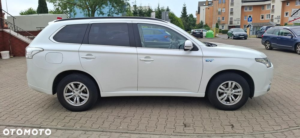 Mitsubishi Outlander Instyle NAVI + - 4